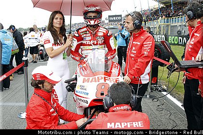 motogp_pitbabes_31_pays_bas_assen_2011.jpg