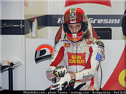 motogp_simoncelli_01_pays_bas_assen_2011.jpg