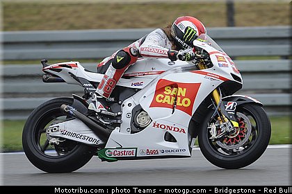 motogp_simoncelli_08_pays_bas_assen_2011.jpg