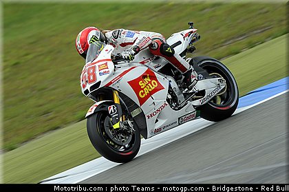 motogp_simoncelli_26_pays_bas_assen_2011.jpg