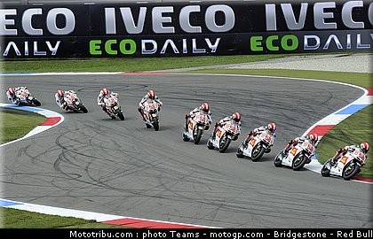 motogp_simoncelli_29_pays_bas_assen_2011.jpg