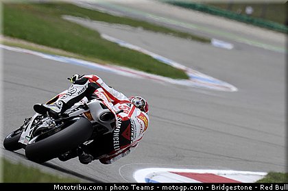 motogp_simoncelli_42_pays_bas_assen_2011.jpg