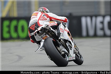 motogp_simoncelli_46_pays_bas_assen_2011.jpg
