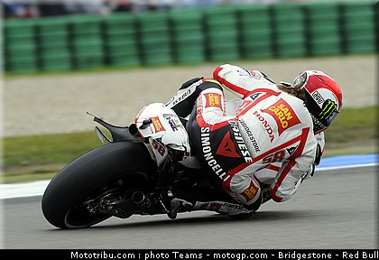 motogp_simoncelli_50_pays_bas_assen_2011.jpg