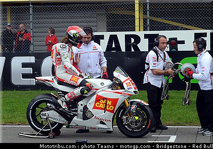 motogp_simoncelli_51_pays_bas_assen_2011.jpg
