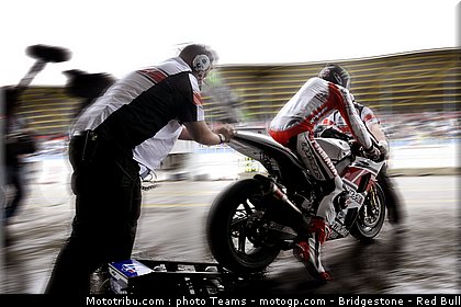 motogp_spies_10_pays_bas_assen_2011.jpg