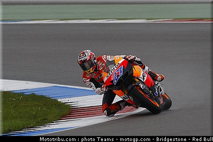 motogp_stoner_01_pays_bas_assen_2011.jpg