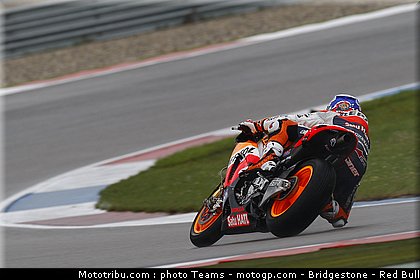 motogp_stoner_02_pays_bas_assen_2011.jpg