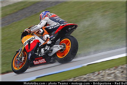 motogp_stoner_09_pays_bas_assen_2011.jpg