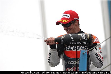 motogp_stoner_19_pays_bas_assen_2011.jpg