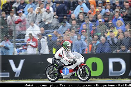 motogp_yamaha_cinquantenaire_16_pays_bas_assen_2011.jpg