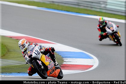 red_bull_rookies_cup_flitroft_2_pays_bas_assen_2011.jpg