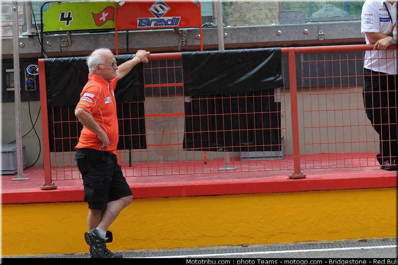 moto2_bradl_0001_italie_mugello_2011