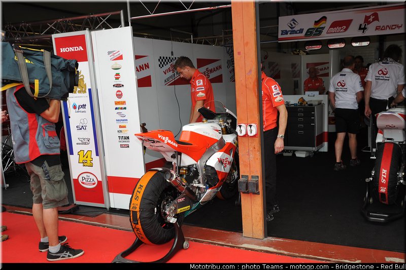 moto2_bradl_0002_italie_mugello_2011