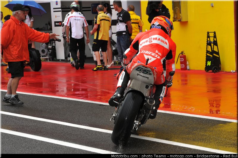 moto2_bradl_0009_italie_mugello_2011