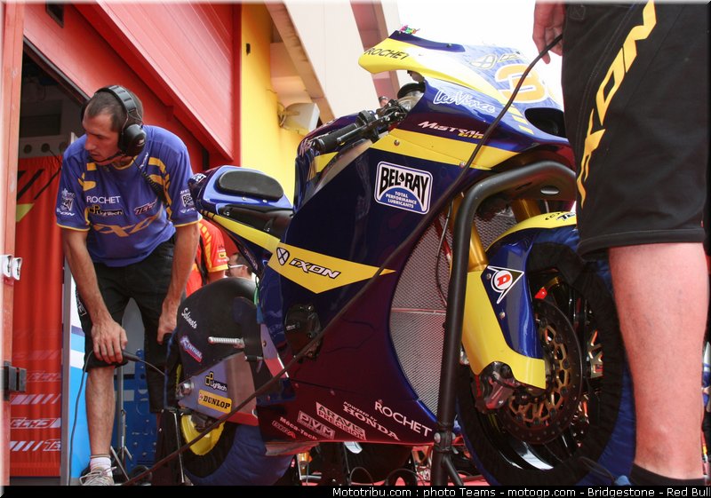 moto2_tech3_0003_italie_mugello_2011