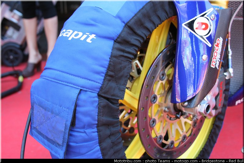moto2_tech3_0004_italie_mugello_2011