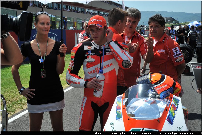 motogp_pitbabe_0065_italie_mugello_2011