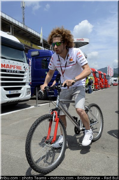 motogp_simoncelli_0009_italie_mugello_2011