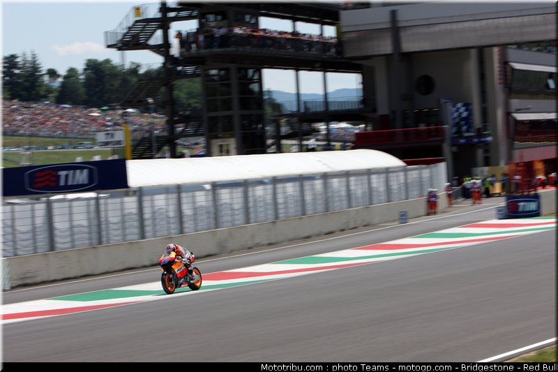 motogp_stoner_0011_italie_mugello_2011