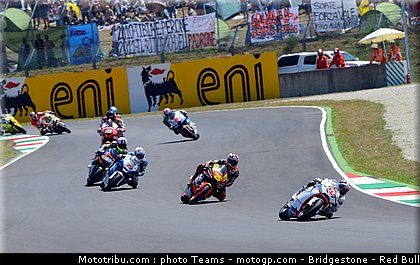 moto2_0020_italie_mugello_2011.jpg