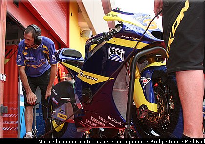 moto2_tech3_0003_italie_mugello_2011.jpg