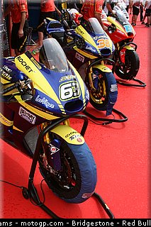 moto2_tech3_0007_italie_mugello_2011.jpg