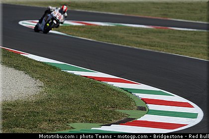 motogp_simoncelli_0024_italie_mugello_2011.jpg