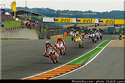 moto2_027_allemagne_sachsenring_2011.jpg