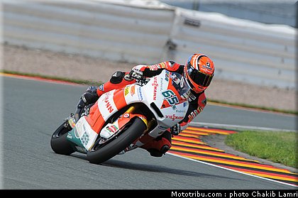 moto2_bradl_001_allemagne_sachsenring_2011.jpg