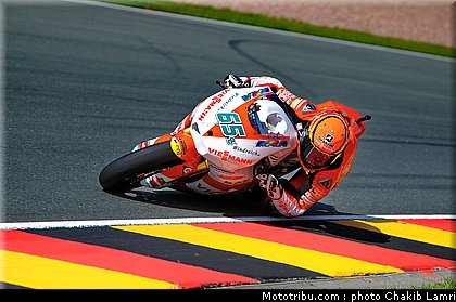 moto2_bradl_004_allemagne_sachsenring_2011.jpg