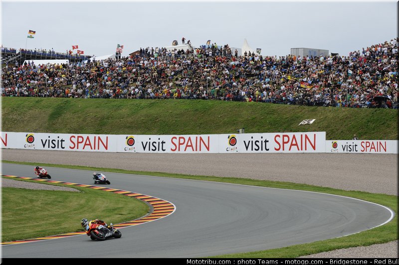 moto2_044_allemagne_sachsenring_2011