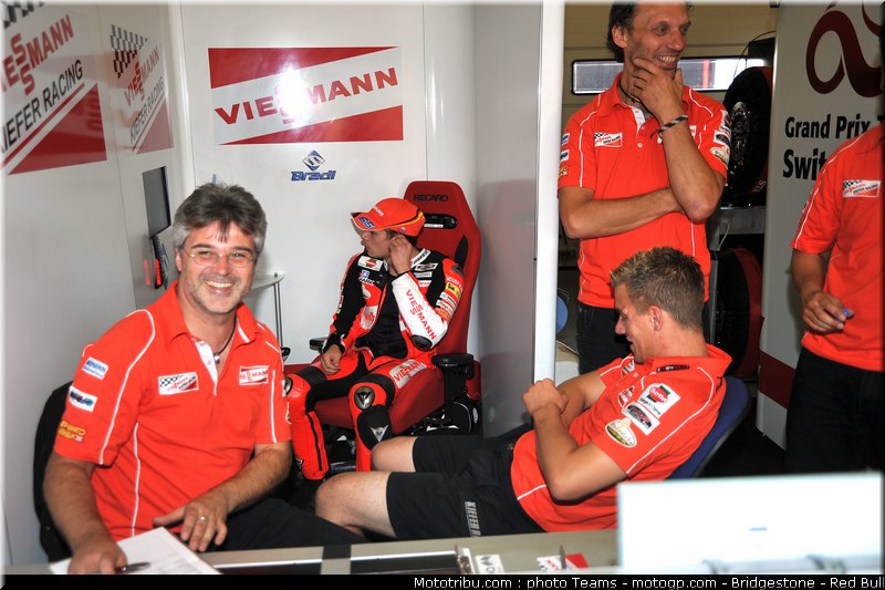 moto2_bradl_007_allemagne_sachsenring_2011