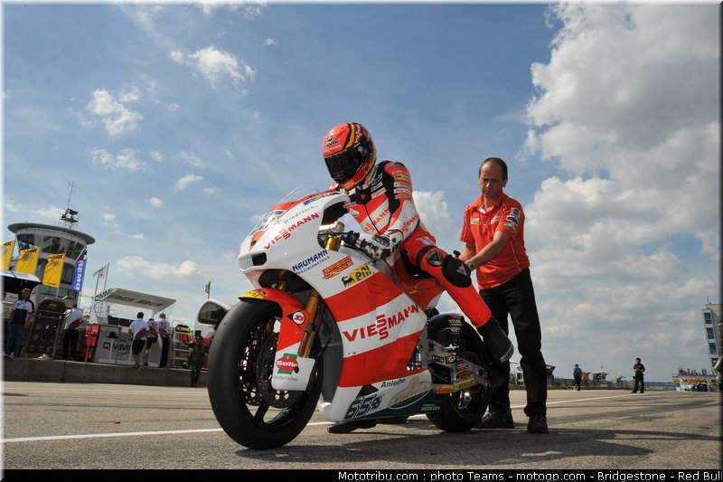 moto2_bradl_008_allemagne_sachsenring_2011