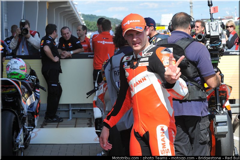 moto2_bradl_010_allemagne_sachsenring_2011