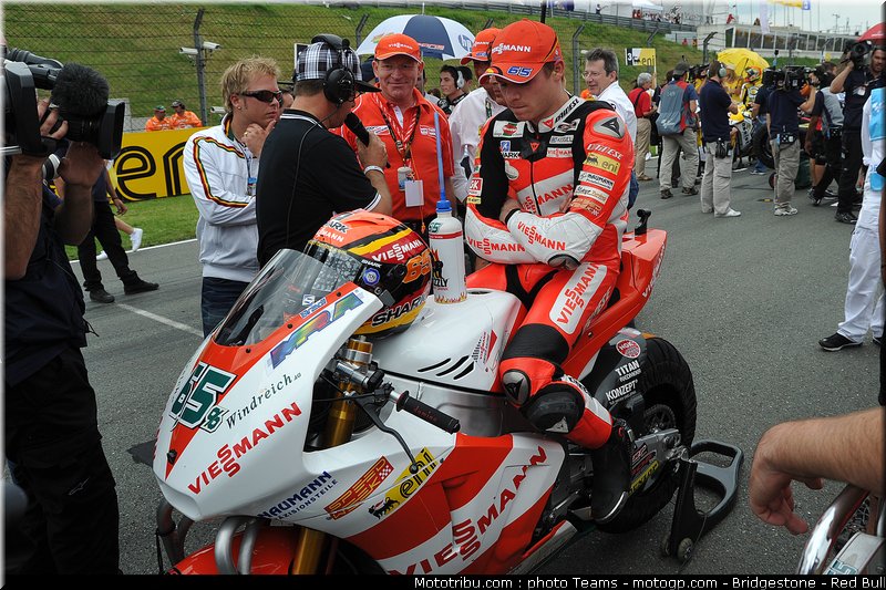 moto2_bradl_022_allemagne_sachsenring_2011