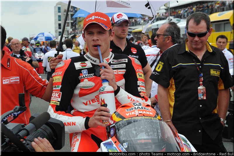 moto2_bradl_024_allemagne_sachsenring_2011