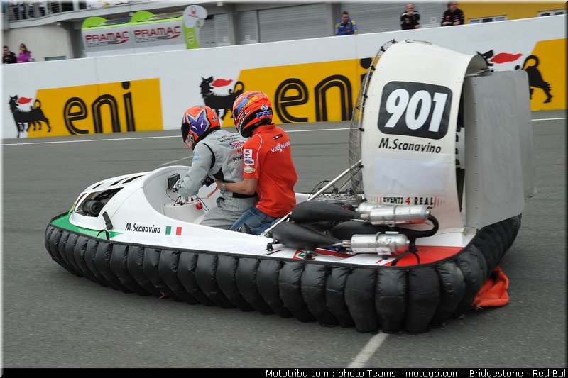 moto2_bradl_027_allemagne_sachsenring_2011