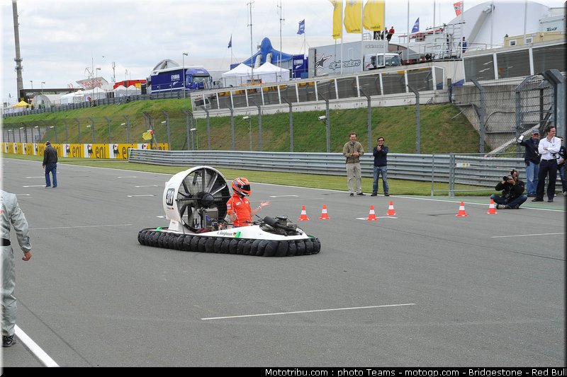 moto2_bradl_030_allemagne_sachsenring_2011