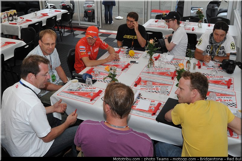 moto2_bradl_031_allemagne_sachsenring_2011