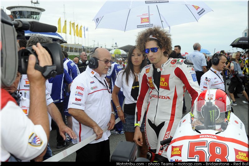 motogp_pitbabe_008_allemagne_sachsenring_2011