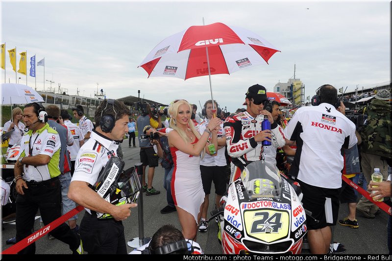 motogp_pitbabe_010_allemagne_sachsenring_2011
