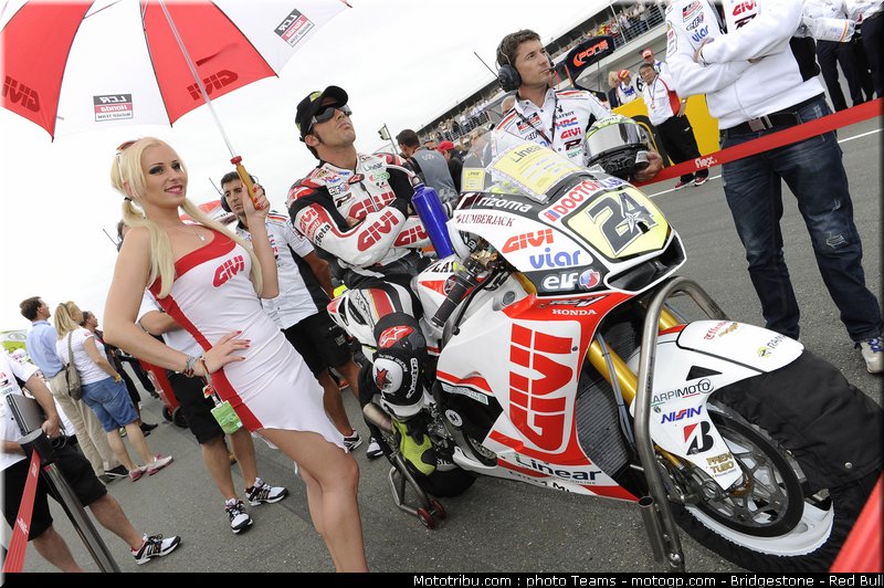 motogp_pitbabe_011_allemagne_sachsenring_2011
