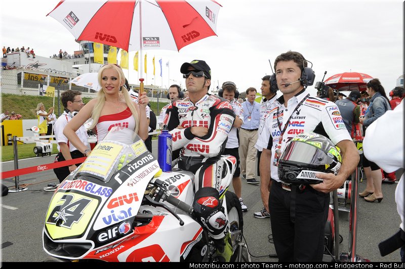 motogp_pitbabe_012_allemagne_sachsenring_2011