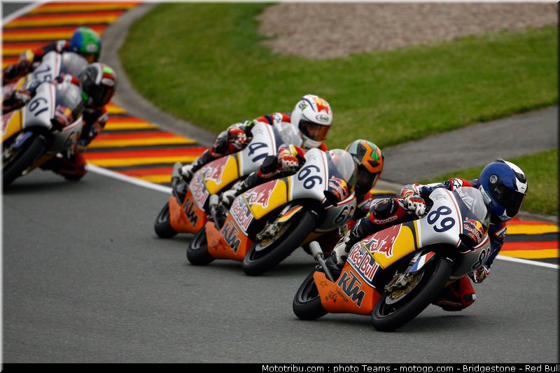 red_bull_rookie_cup_017_allemagne_sachsenring_2011