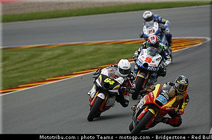 moto2_038_allemagne_sachsenring_2011.jpg