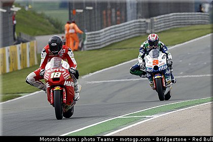 moto2_066_allemagne_sachsenring_2011.jpg