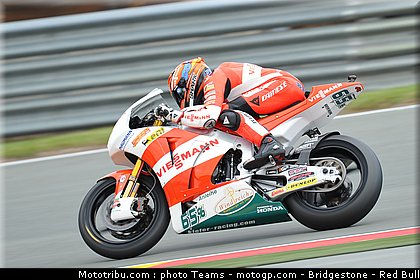 moto2_bradl_002_allemagne_sachsenring_2011.jpg