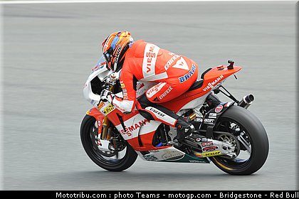moto2_bradl_003_allemagne_sachsenring_2011.jpg