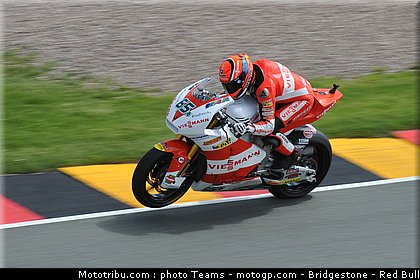 moto2_bradl_004_allemagne_sachsenring_2011.jpg